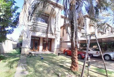 5 Bed Townhouse with En Suite at Lavington Maziwa