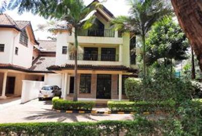 5 Bed Townhouse with En Suite at Lavington Green