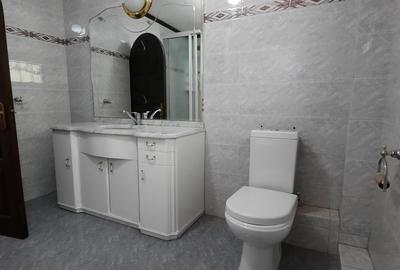 4 Bed Townhouse with En Suite at Lavington - 4