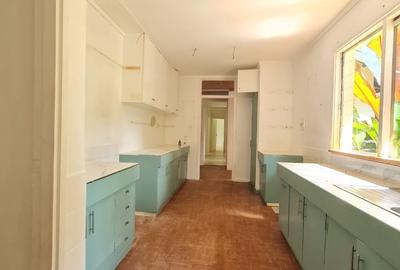 4 Bed House with En Suite at Loresho Crescent - 4