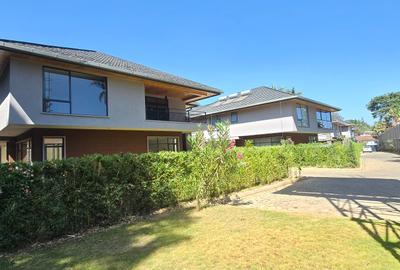 5 Bed Townhouse with En Suite at Lavington Green - 3