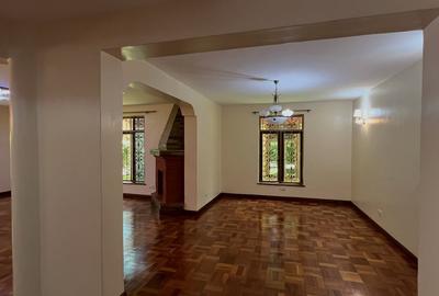 5 Bed Townhouse with En Suite at Othaya Road - 2