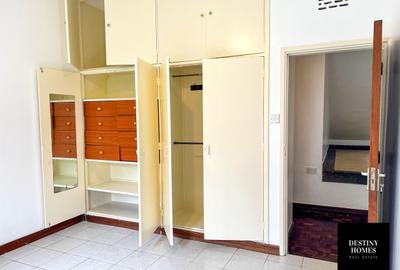4 Bed House with En Suite in Riverside