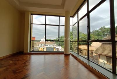 5 Bed Townhouse with En Suite in Lavington - 4