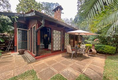 4 Bed Villa with En Suite in Lake View