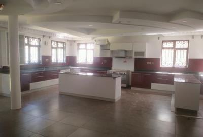 5 Bed House with Swimming Pool at Few Minutes Drive To Gigiri At $5000