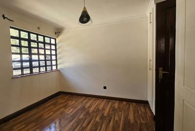 4 Bed House with En Suite in Lavington - 4