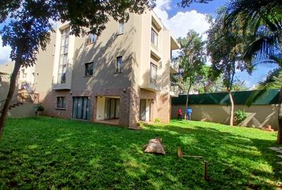 5 Bed Townhouse with En Suite at Lavington - 3