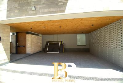 5 Bed Townhouse with En Suite in Brookside - 3
