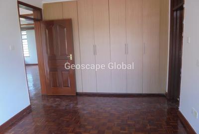 5 Bed House with En Suite in Nyari - 2