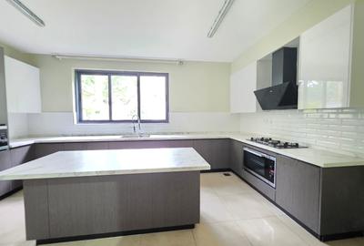 5 Bed Townhouse with En Suite at Off James Gichuru - 3