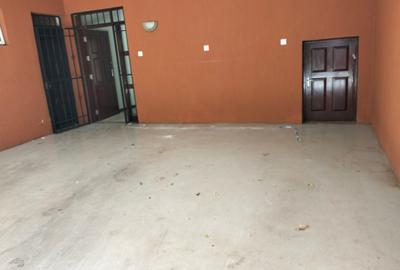 5 Bed Townhouse with En Suite in Brookside - 2