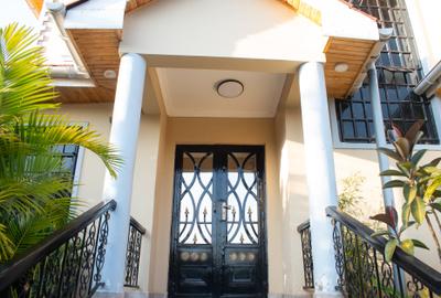 5 Bed Townhouse with En Suite at Kerarapon Drive