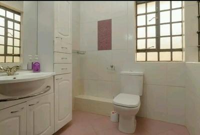 5 Bed House with En Suite in Runda - 4