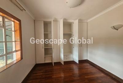 5 Bed House with En Suite in Runda - 3