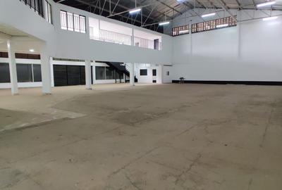 10,500 ft² Warehouse in Industrial Area