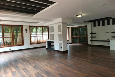 6 Bed House with En Suite in Kyuna