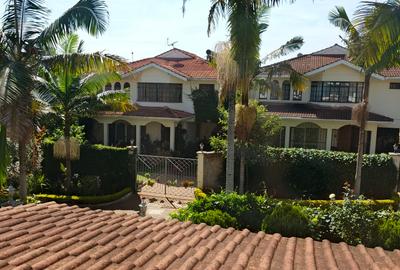 5 Bed House with En Suite at Brookside