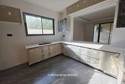 5 Bed Townhouse with Garden in Lavington - 4