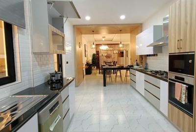 4 Bed Apartment with En Suite in Westlands Area