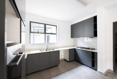 4 Bed House with En Suite at Two Rivers - 3