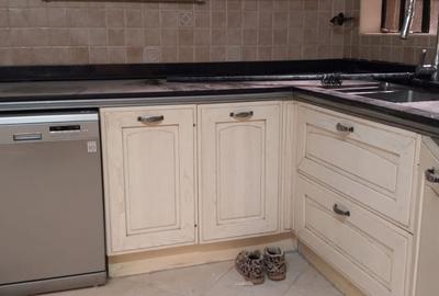 5 Bed Townhouse with En Suite in Lavington