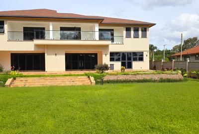 5 Bed House with En Suite at Benin Drive