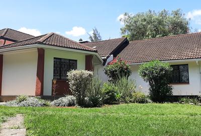 Commercial Property with Parking in Lavington