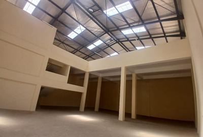 7,800 ft² Warehouse with Parking in Ruaraka