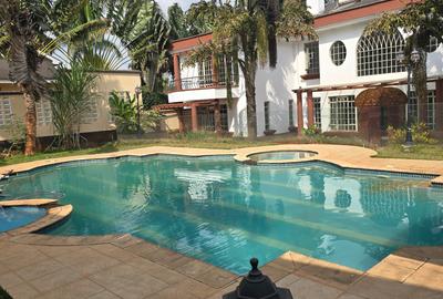 5 Bed Townhouse with En Suite in Nyari