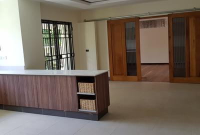 6 Bed House with En Suite at Eliud Mathu