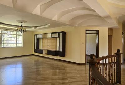 6 Bed House with En Suite in Runda - 3