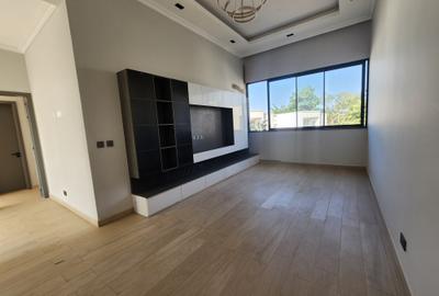 5 Bed Villa with En Suite in Lavington - 2