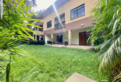 5 Bed Villa with En Suite in Kyuna - 4