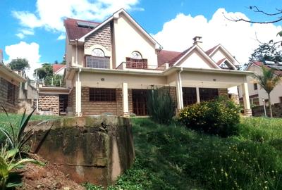 4 Bed Villa with En Suite in Rosslyn