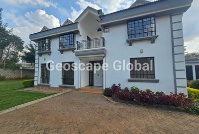 5 Bed House with En Suite in Runda - 3