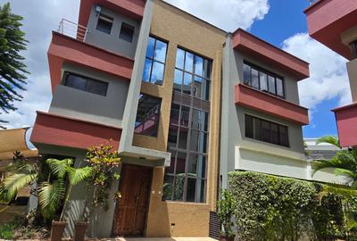 5 Bed Townhouse with En Suite at Lavington Road - 3