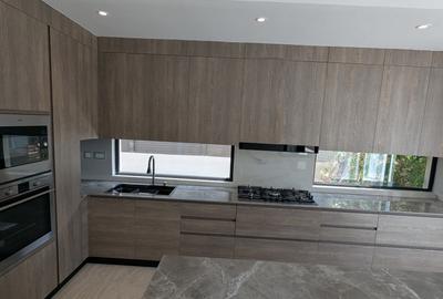 4 Bed Townhouse with En Suite in Runda - 2