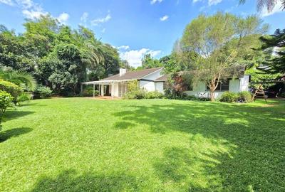 4 Bed House with En Suite at Loresho Creasent - 2