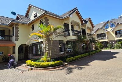 5 Bed Townhouse with En Suite at Lavington Green - 3