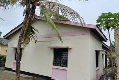 3 Bed House with En Suite at Bombolulu