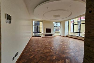 5 Bed Villa with En Suite in Lavington - 2