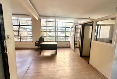 1,300 ft² Office with Parking in Spring Valley - 3