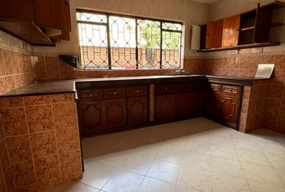 3 Bed Apartment with Swimming Pool in Kileleshwa - 4