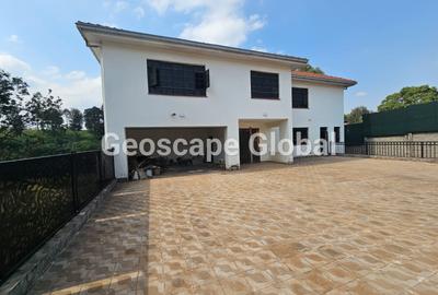 2 Bed Apartment with En Suite in Kitisuru