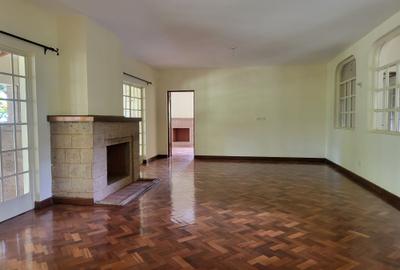 5 Bed Townhouse with En Suite in Rosslyn - 2