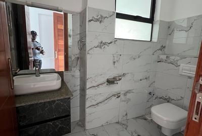 2 Bed Apartment with En Suite in Kilimani - 4