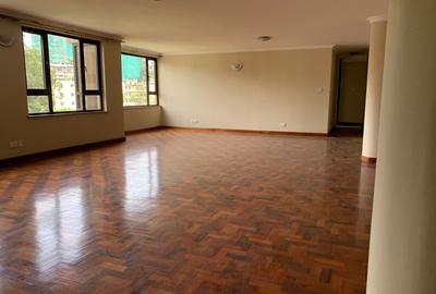 3 Bed Apartment with En Suite at Riverside Dr