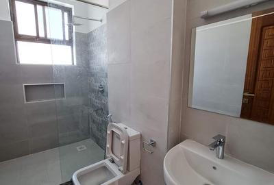 Serviced 3 Bed Apartment with En Suite at Links Road