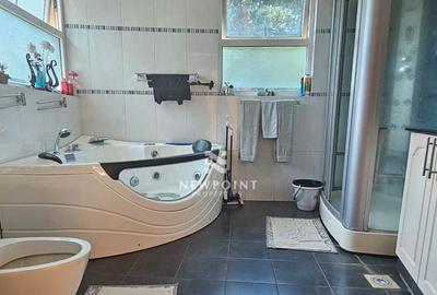 4 Bed House with En Suite in Runda